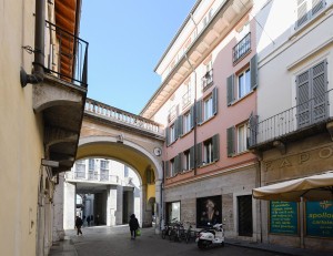 Facciata appartamenti ingresso e negozio via P. Bevilacqua