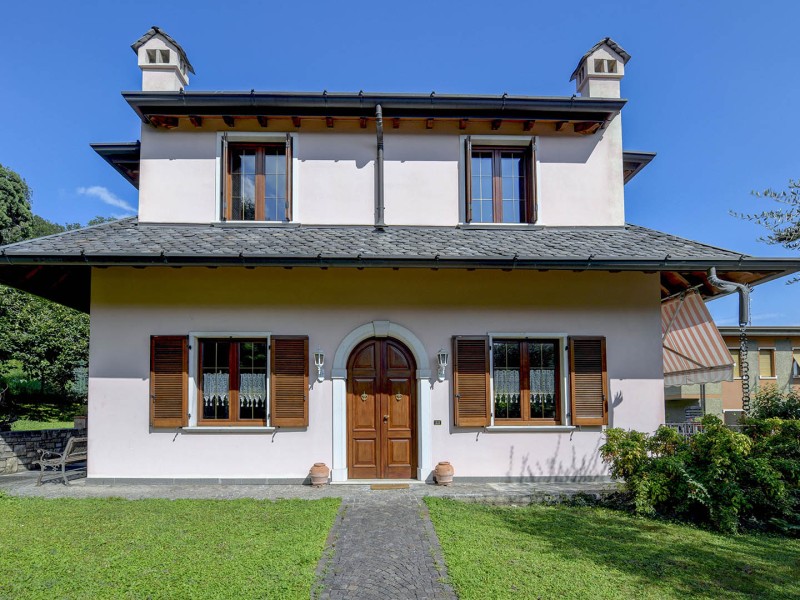 Villa Bifamiliare via Montecucco 13